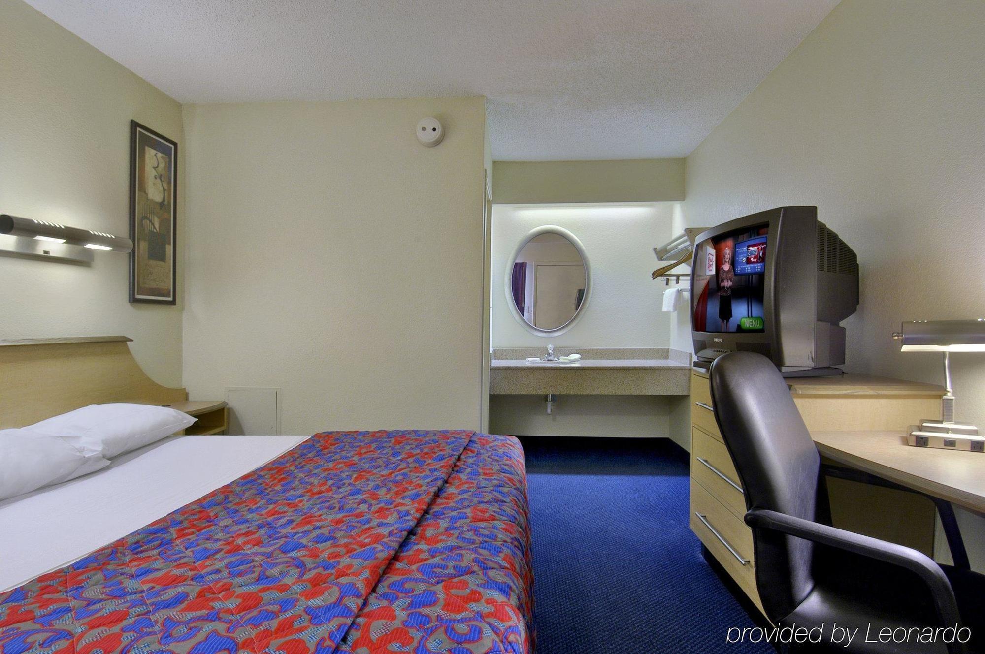 Red Roof Inn Columbus West - Hilliard New Rome Eksteriør billede